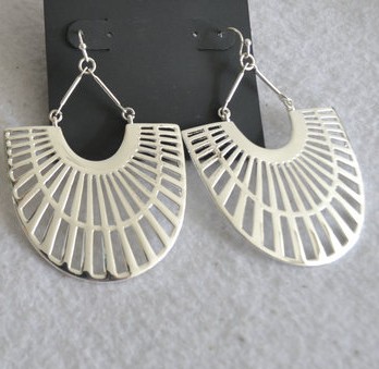 Fan-shaped earrings